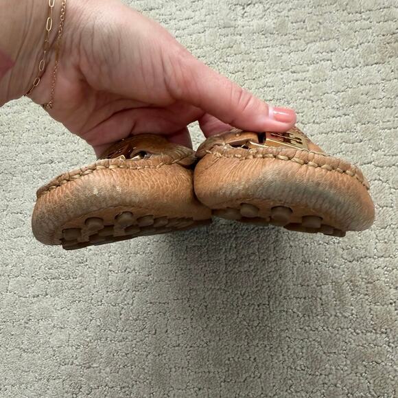 Tory Burch Tumbled Leather Kendrick Loafers Tan Camel Brown 5 - Picture 5 of 8